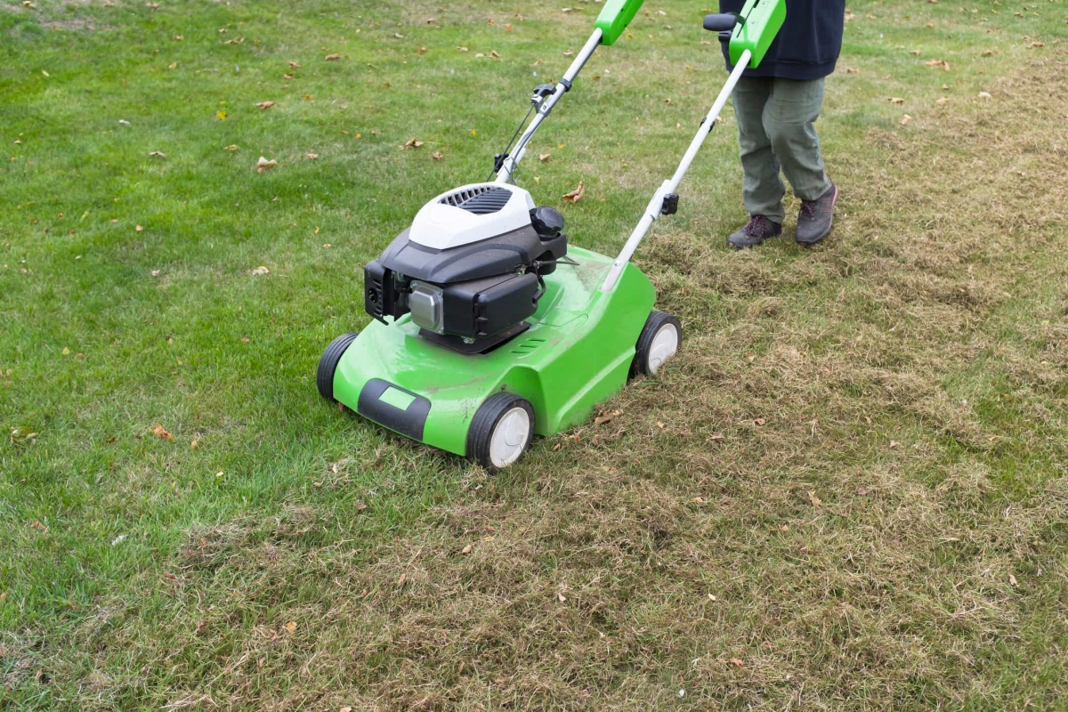 Verticuteermachine in actie